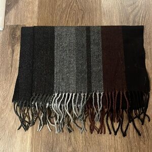 John Ashford fringed scarf w/ pattern